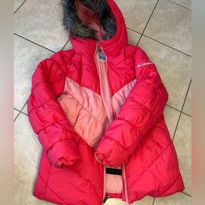 Columbia kids winter jacket size L but best fits size 10-12